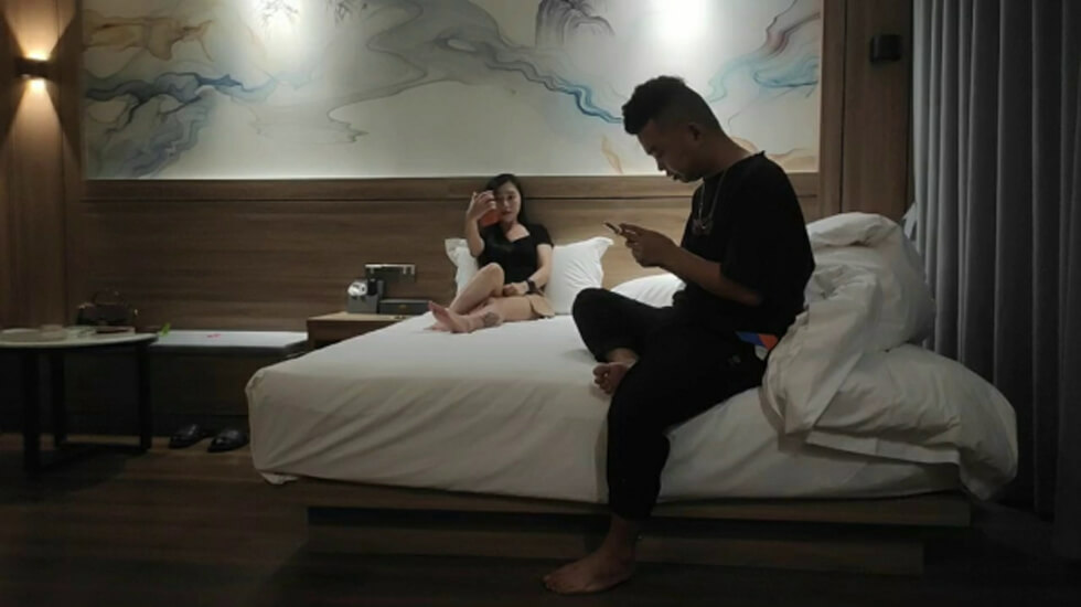 2600网约极品外围苗条温柔体贴入微、翘臀美乳娇俏脸庞、激情啪啪撸管佳作}