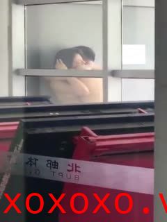 北邮体育馆事件 两个年轻情侣居然拿体育馆当炮房 胆子太大了}