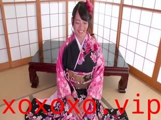 Babe in kimono gives insane Japan blow job}