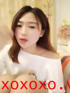 新来的美女第一次播露脸，非常温柔可人笑得很甜，捂着奶子揉捏很诱惑，被狼友调戏的漏出骚逼很粉真刺激}