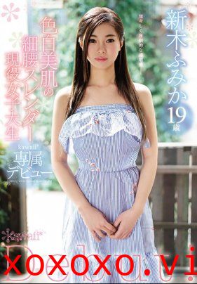 白皙美肌的細腰苗條現役女大學生 新木文香 19歲 新人！kawaii獨家出道}