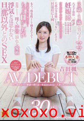 在雨停的車站前我們遇見了一生都不會忘記的人妻。 吉田楓 30歲 AV DEBUT}