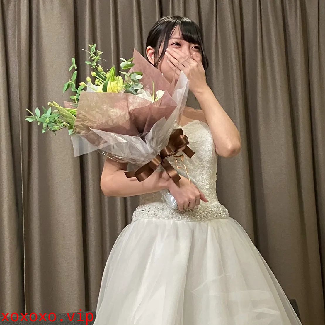 【终于开始贩卖】惠理佳泪下的毕业婚礼！在粉丝感谢祭的个人摄影会上挑战奖励！附有写真集的先行销售版！-cd2}