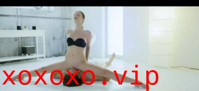【原档首发】身材非常SEX体操美女与教练解锁各种难度体位激情啪啪啪中出内射画面唯美诱人}