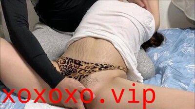 [个人录像]一名业余公鸡爱好者的已婚妇女♡家人睡觉时安静地喘着气♡低角度口交♡豹纹t背♡未经审查♡イ戴绿帽}