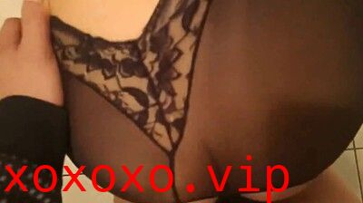 卫生间偷干朋友性感漂亮女友担心被听见让轻点干操爽后高喊.}