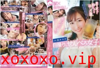 拍饮酒VLOG的女子喝多的下流美女的淫う液酒.}