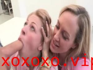 她们是故意勾引我的吧？这姿势谁顶得住啊！}